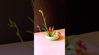 Simple Ikebana Flower Arrangement flowerarrangement flowers [upl. by Kcirdnek]