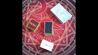 Comment mélanger les cartes de votre Tarot ou Oracle [upl. by Ariajaj253]