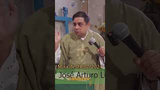 El hilarante encuentro del padre Arturo con feligreses autoritarios padrearturo misadehoy homilia [upl. by Sokul]