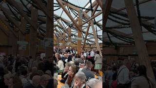 Wie viel kostet ein Tisch auf dem Oktoberfest  Oktoberfest in München 2024 [upl. by Ozan]