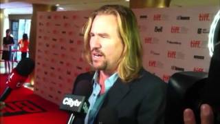 Val Kilmer tries to explain acting to a TV reporter [upl. by Schilling]