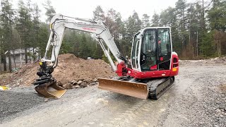 Köp Grävmaskin Takeuchi TB370 tiltrotator med grip  3 skopor på Klaravik [upl. by Udall555]