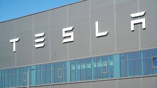 Prozess gegen Tesla nach tödlichem Unfall mit Autopilot beginnt [upl. by Heinrike]