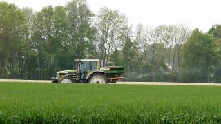 Epandage dengrais sur blé spreading manure [upl. by Lucho]