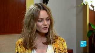 Vanessa Paradis chante lamour  CULTURE 08062013 [upl. by Eat920]