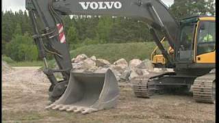 How to use the universal quick fit on a Volvo Wheeled Excavator Part 14 of 16 [upl. by Keppel480]