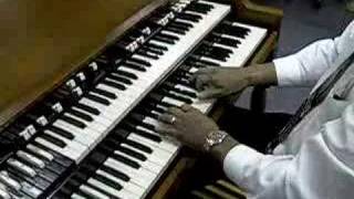 Hammond B3 Gospel Demo quotChicagoquot American Music World [upl. by Anemaj]