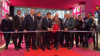 Macron inaugure le Salon de lagriculture sous les sifflets  AFP Images [upl. by Ecam232]