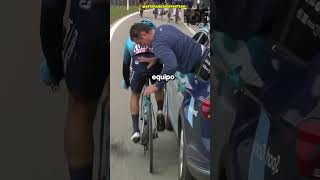 Repara La Bicicleta De Un Ciclista Sin Que Se Detenga [upl. by Sisenej202]