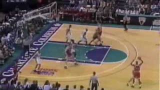 Great defense on Michael Jordan by Muggsy Bogues [upl. by Nialb727]