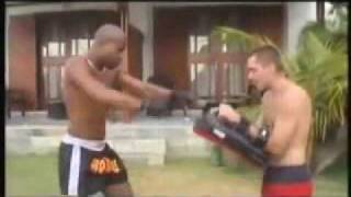 Rohff en mode Boxe Thaï [upl. by Enywtna303]