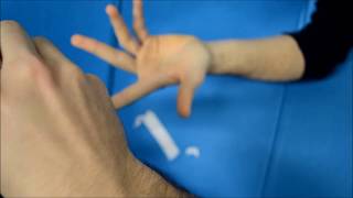 Kinesio Taping per il Dito a Scatto Facile [upl. by Oilut]