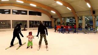 Een ochtend indoor skiën met de kids in Komen [upl. by Nyllij422]