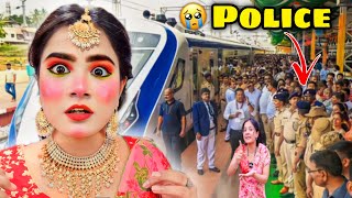 NO MIRROR Make Up Challenge in Indias Fastest TRAIN 😱 POLICE Aa Gaya 😭 OMG Gone Wrong [upl. by Marigold]