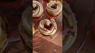 ValentinstagsCupcakes  Mit Himbeeren und VanilleFrosting [upl. by Groeg393]