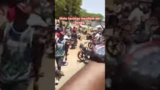 MOÇAMBIQUE Moto taxista marcham em Manica no distrito de Gongola [upl. by Trebliw584]