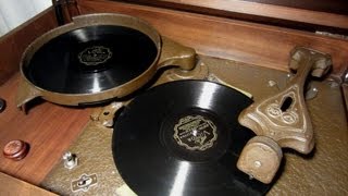 RCA Victor Record Changer 1931 Radiola Automatic Electrola RAE26 Demonstration [upl. by Iormina652]