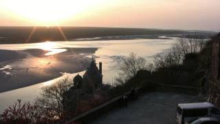 Mont Saint Michel marée montante coucher de soleil [upl. by Naryt]