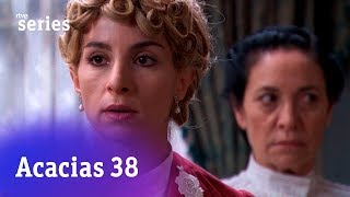 Acacias 38 Cayetana confiesa a los vecinos que Fabiana es su madre Acacias571  RTVE Series [upl. by Adnolohs]