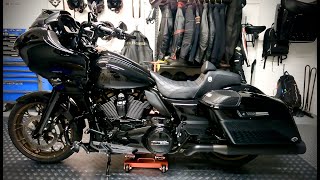 The King of Seats  Saddlemen SDC Pro Gripper Seat for HarleyDavidson [upl. by Eitirahc578]