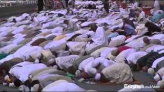 Thousands of Muslims pray outside Mosque in Mecca ahead of Hajj pilgrimage [upl. by Barcot]