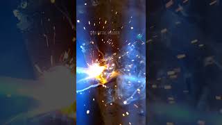 tricks on how welders work with thin metal stickwelding weldingtricks weld weldingthinmetal [upl. by Lleirbag]