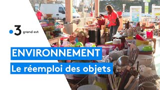 Environnement  réutiliser des objets plutôt que de les recycler [upl. by Sowell724]