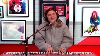 Louane interprète quotLa pluiequot dans Le Double Expresso RTL2 221124 [upl. by Nylidam]