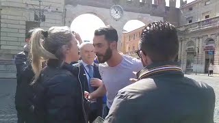 Verona fan di Salvini mostra il fondoschiena alla poliziotta e fa il saluto romano Uno di noi [upl. by Katinka]