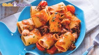 Paccheri al sugo di calamari  Ricetta in 1 minuto [upl. by Yaned389]