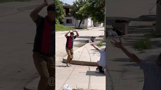 La ayuda curiosa funny prank funnyvideo comedyvideo comedy [upl. by Rizzi]