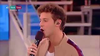 Karol y Ruggero cantam quotSolo TuQue Mas Daquot en Amici Italia [upl. by Frerichs628]