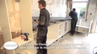 Installer une cuisine et un plan de travail  Vidéo bricolage  GAMMA [upl. by Trinatte762]