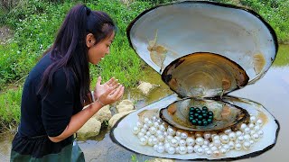 I found a rare treasure on a mother clam which is an emerald green pearl [upl. by Lejeune]