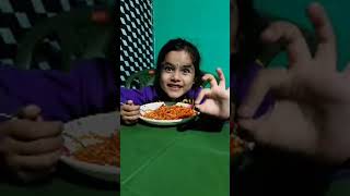 main chaumin kha rahi hun badhiya hai chaumin tasty hai [upl. by Armyn]