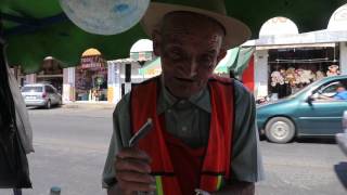 Don José sigue vendiendo raspaditos de hielo en Zamora Michoacán [upl. by Ajim]