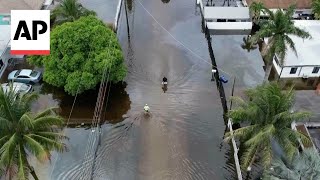 Heavy rainfall in southern Florida leaves Miami streets flooded [upl. by Ellenaej]