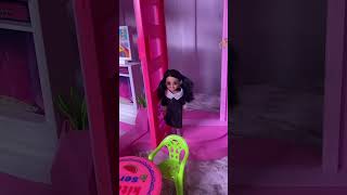 A sobrinha da wandinha vai ficar na casa das barbie barbies historiadebarbie youtubekids [upl. by Immij]