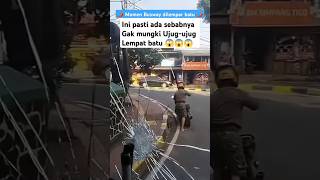 Momen busway dilempar batu nabrakmobil funnyvideo [upl. by Assiroc]