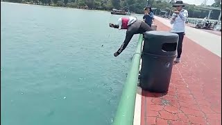 Bedok Jetty one more fish on today [upl. by Pollock]