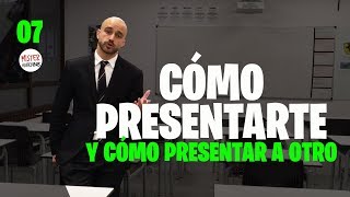 😎 Cómo PRESENTARTE y cómo PRESENTAR a otro al Hablar En Público [upl. by Quartus]