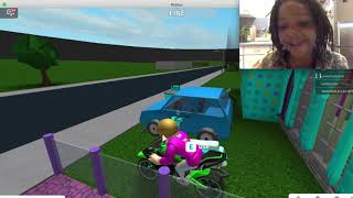 Molly from The Toys Heroes buys the Bloxster DLX2 and goes for a test drive in Bloxburg [upl. by Colbert287]