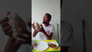 This is how the real Igbo native men pound fufu when they want to eat [upl. by Voss798]