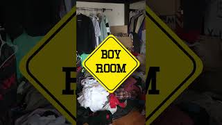 28YearOld Uses Floor as Closet [upl. by Declan]