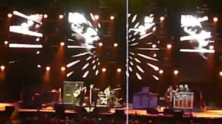 OASIS  SONGBIRD Live in Milan Concert Liam and Noel Gallagher 222009 [upl. by Caddaric594]