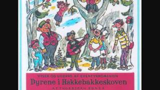 Dyrene i hakkebakkeskoven  Vuggevise [upl. by Harlin939]