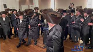 Sanz Klausenburg USA Rebbe Dances at the Rosenberg Wedding  Sivan 5783 [upl. by Gorrian]