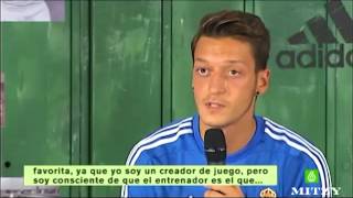 Mesut Özil le manda un mensaje a Carlos Ancelotti [upl. by Yddub]