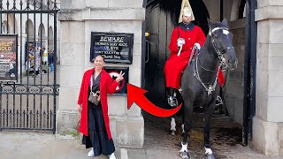 🤯Hilarious Tourist Poses with the King’s Horse – You Won’t Believe [upl. by Jackelyn]