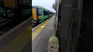 Southern Railways 377458 arriving at Southbourne 181124 [upl. by Acinorahs]